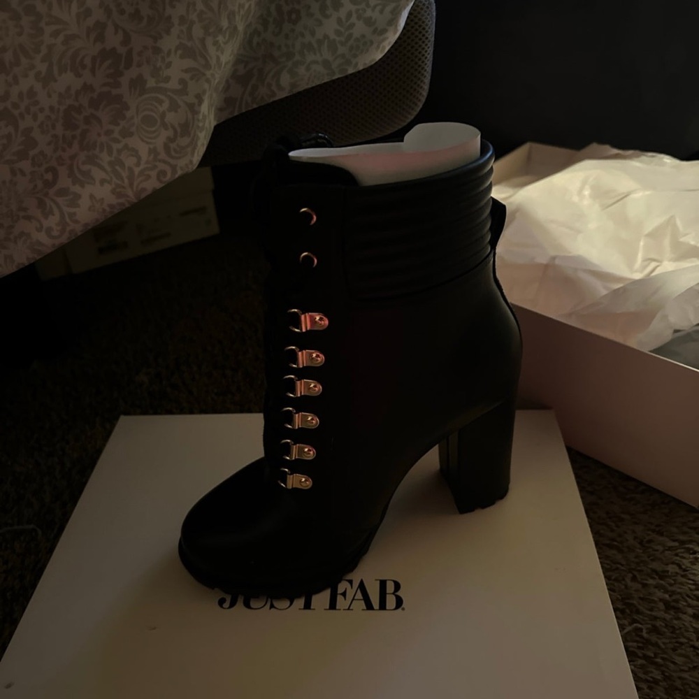 Brand new never wore just not my style